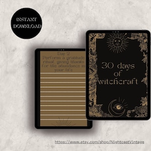 以下が含まれることがあります： テキストが表示された2つのデジタルタブレット。1つのタブレットには「Day 2: Perform a gratitude ritual, giving thanks for the abundance in your life.」と表示されています。もう1つのタブレットには、天体のイラストとともに「30 days of witchcraft」と表示されています。「INSTANT DOWNLOAD」と書かれた黒い円が左上にあります。