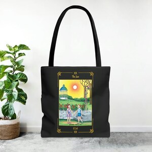 Tote Bag (AOP) "The Sun" with card frame/ carta "El Sol" con borde - Tarot Sortilegium