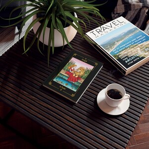 Europe) -- Hard Backed Journal "Strengh" with card frame - Diario tapa dura "La Fuerza" con marco de carta/ Sortilegium tarot