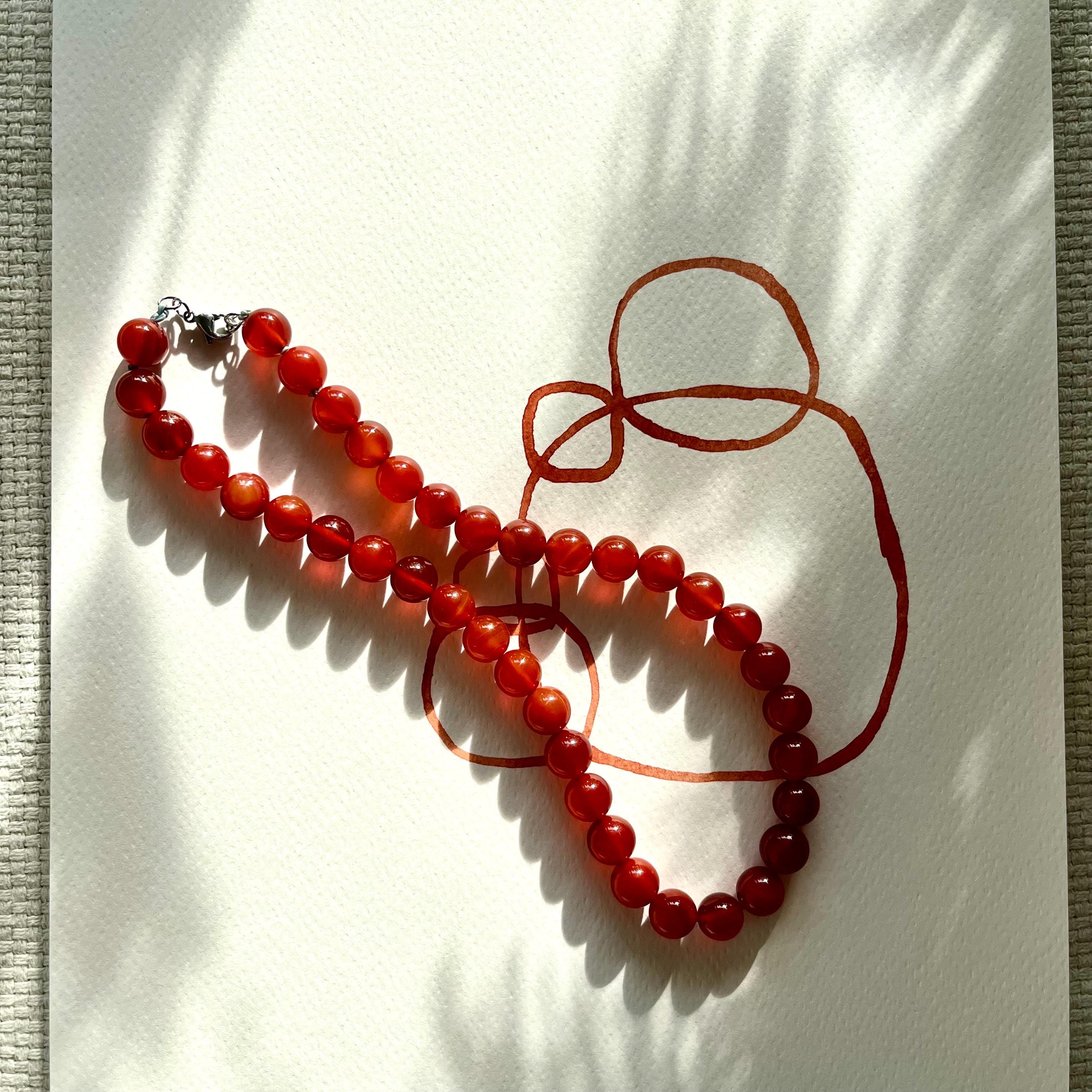 Collana Corta Vintage Fatta A Mano Con Perle Di Vetro E Nappa Rossa – Lunghezza 18 Pollici