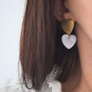 Boucles d'oreilles Duo - cœur nacré et acier inoxydable - boucles pendantes, bijoux d'amour, cadeaux pour la saint valentin