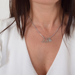 Collier lettre initiale personnalisable - chaîne avec pendentifs lettres au choix, collier prénom alphabet, cadeau sur mesure personnalisé