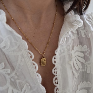 Collana CASSIOPEE con medaglione rettangolare in acciaio inossidabile testurizzato, collana con ciondolo minimalista da donna, lunghezza a scelta