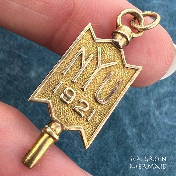 10k Gold NYU New York University Class Key Pendan… - image 1