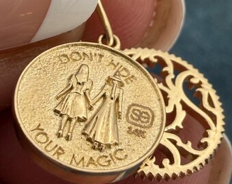 Colgantes de brujas WICKED 2 de oro de 14k. ¡No escondas tu magia! *Vídeo* ¡PEQUEÑO!