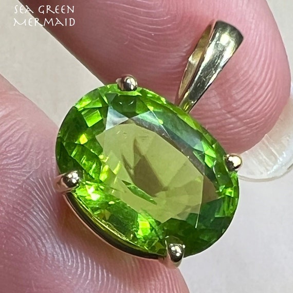 14k Yellow Gold Natural PERIDOT Pendant *Video*