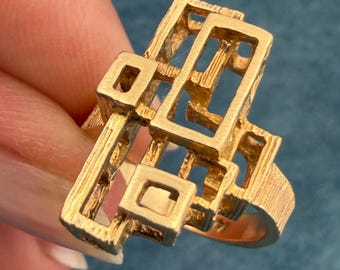 14k Yellow Gold Geometric 3-D MCM Modernist Ring. 0.8" Wide