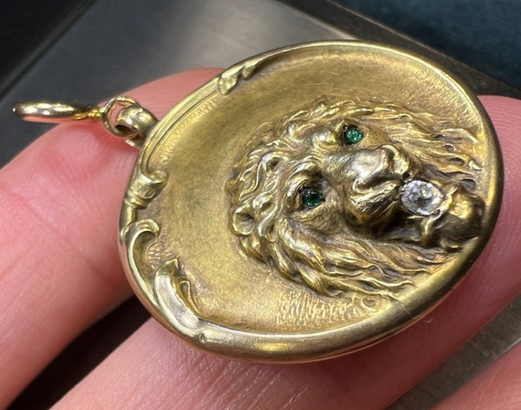 10k Gold Repousse LION Pendant w Diamond. Art Nou… - image 2