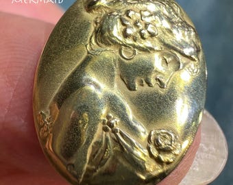 14k Yellow Gold Repousse Maiden Cameo w Roses Pendant. Art Nouveau