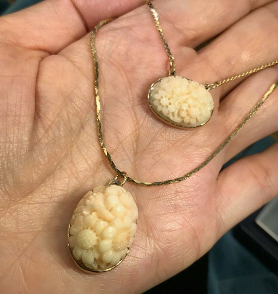 SG MERMAID 10k Yellow Gold Carved Coral Flowers 2… - image 1