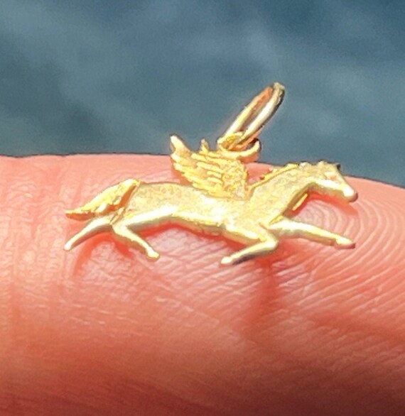 14k Yellow Gold PEGASUS Pendant. Tiny! 1/2" - image 4