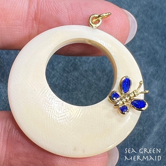 14k Gold TINY Butterfly on Large Seashell Circle … - image 1