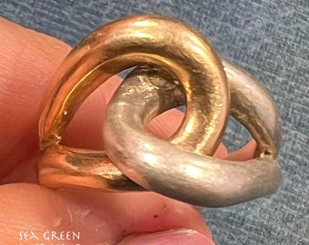 Anillo de nudo de amor de oro amarillo de 14 k y plata. 7,5 g + 14 mm. Diseño de diseñador.