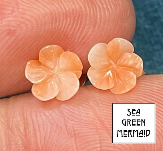 14k Yellow Gold Carved Peach Coral Rosebud Earrin… - image 1