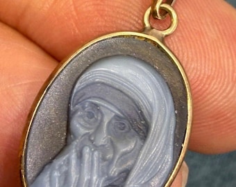 14k Gold Mother Teresa Cameo Pendant in Blue Agate. Compassion