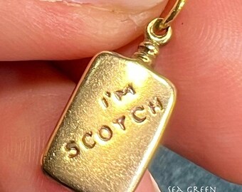 Colgante de botella de whisky escocés de oro de 10 k: "I'M SCOTCH" ¡Pequeño!