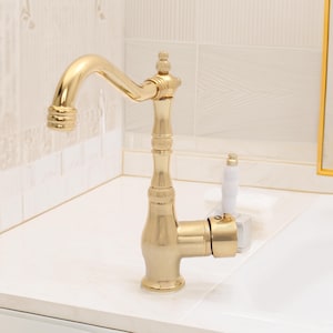 Gold Brass Bathroom Faucet: Antique Style Single Handle Tap