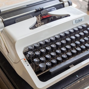 Mint Erika Model 34 Typewriter: QWERTY, Portable, Retro - With Case