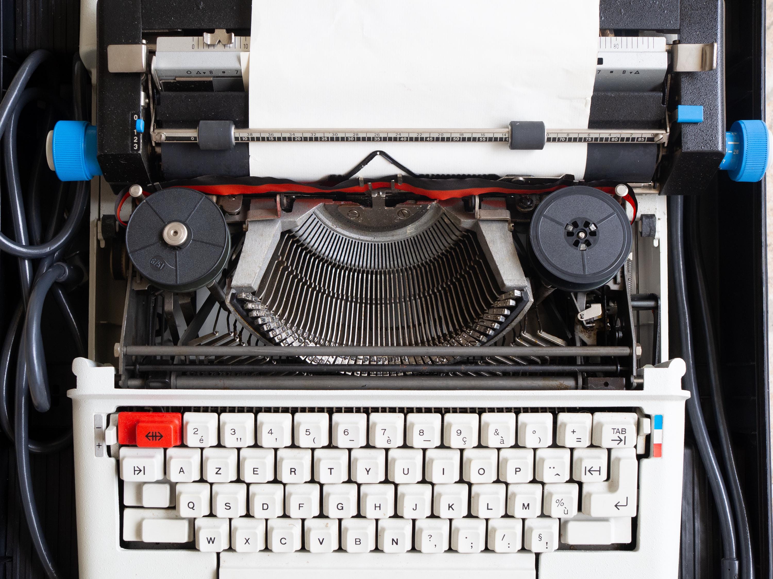 Olivetti Lettera 36 タイプライター　アンティーク　レトロ ♪【Olivetti/Lettera DL/英文タイプライター/オリベッティ