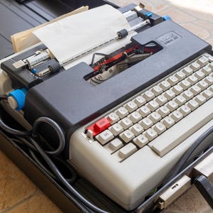 Olivetti Lettera 36 | Requires Servicing | Electric Typewriter | Retro Typewriter | Olivetti Lettera Series | Italian Typewriter
