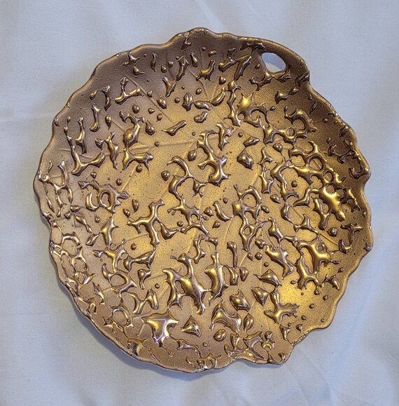 Vintage weeping bright gold gem