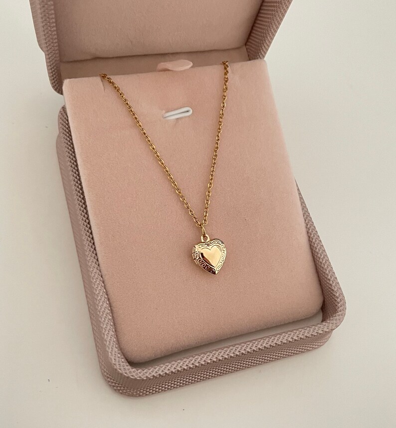 Vintage Gold open locket necklace, gold love heart locket photo necklace, stainless steel necklace, gold Jewellery Minimalist Dainty jewelry 