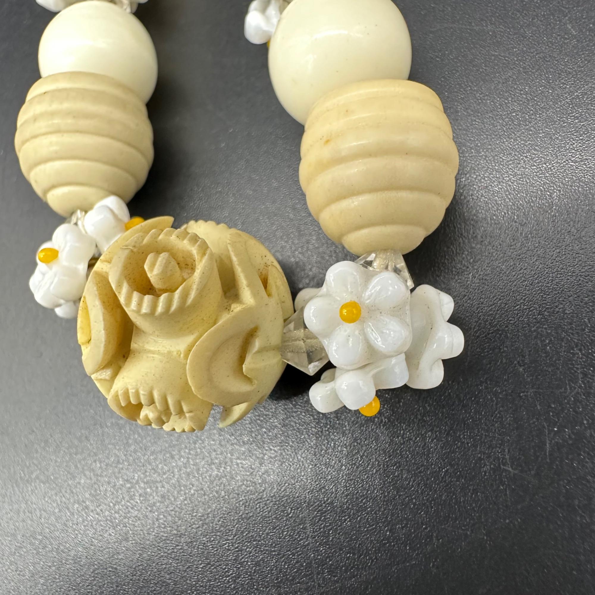 Vintage Beaded Necklace Carved Daisy Flowers Retro Estate
