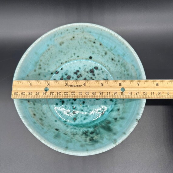 マイク・ジョーンズのサイン入りハンドメイドアート陶器ボウル、斑点の