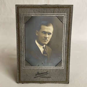 Vintage Photo Photograph Dapper Gentleman Man In A Suit Picture Cabinet Card