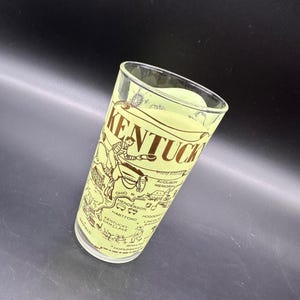 Vintage Kentucky State Souvenir Glass Tumbler Mapa Oro Verde Barware de mediados de siglo