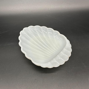 Vintage Milk Glass Seashell Soap Dish Trinket Holder Jewelry Vanity Decor Retro