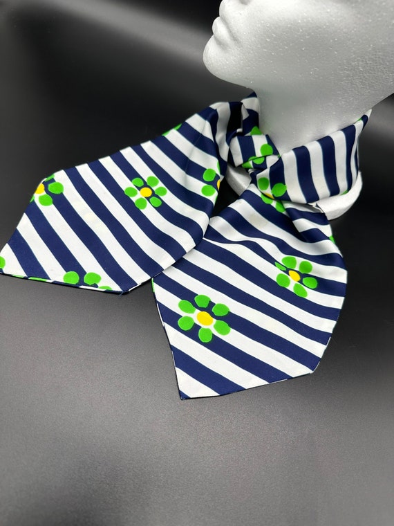 Vintage Ladies Tie Flower Power Polyester Neck Wr… - image 2