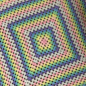 ヴィンテージ レインボー パステル クロシェ ベビーブランケット