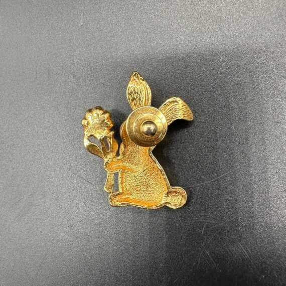 Vintage Brooch Pin Gold Tone Honey Bunny Rabbit Daisy… - Gem