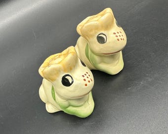 Vintage Frog Shakers Sal Pimienta Kitschy Antropomórfico Flores Amarillas Set
