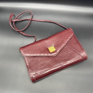 Sac à main vintage bandoulière rayé bordeaux doré rétro des années 1980