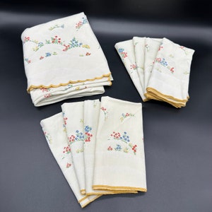 Vintage Tischdecke und 8 Servietten-Set Runde Blumen Bogenkante Floral Frühling