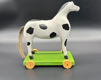 Vintage Vandor Folk Art Horse On Wheels 1981 Drewniana zabawka Czarno-biała Tajwan