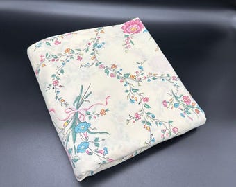 Ramo de flores vintage de los años 80 con sábana plana y rosas rosas de Lady Pepperell USA Cottage