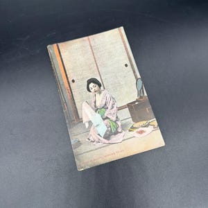 Antyczna pocztówka japońska gejsza kobieta piękno poranna toaleta retro vintage