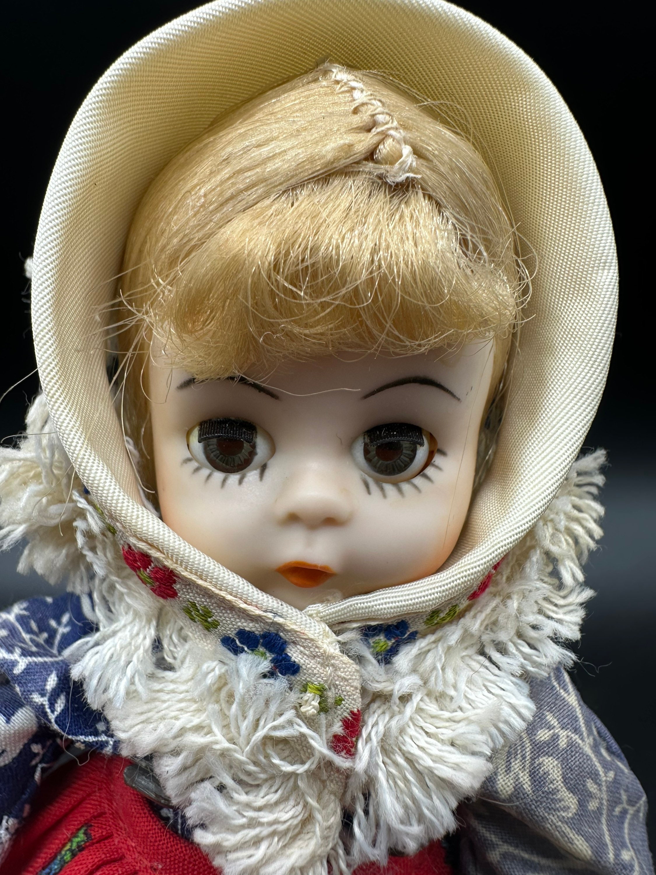 ヴィンテージ ドイツ マダム アレクサンダー 人形 アレックス 眠そうな