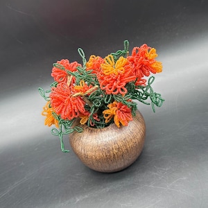 Vintage pärlblomsterarrangemang AR Cole Pottery vas röd orange blommig handgjord