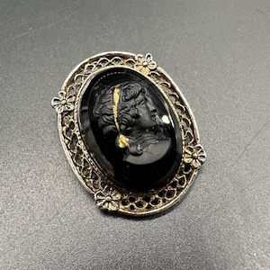 Vintage Black Cameo Brooch Pin Filigree Gold Toned Oval Elegant Retro Jewelry