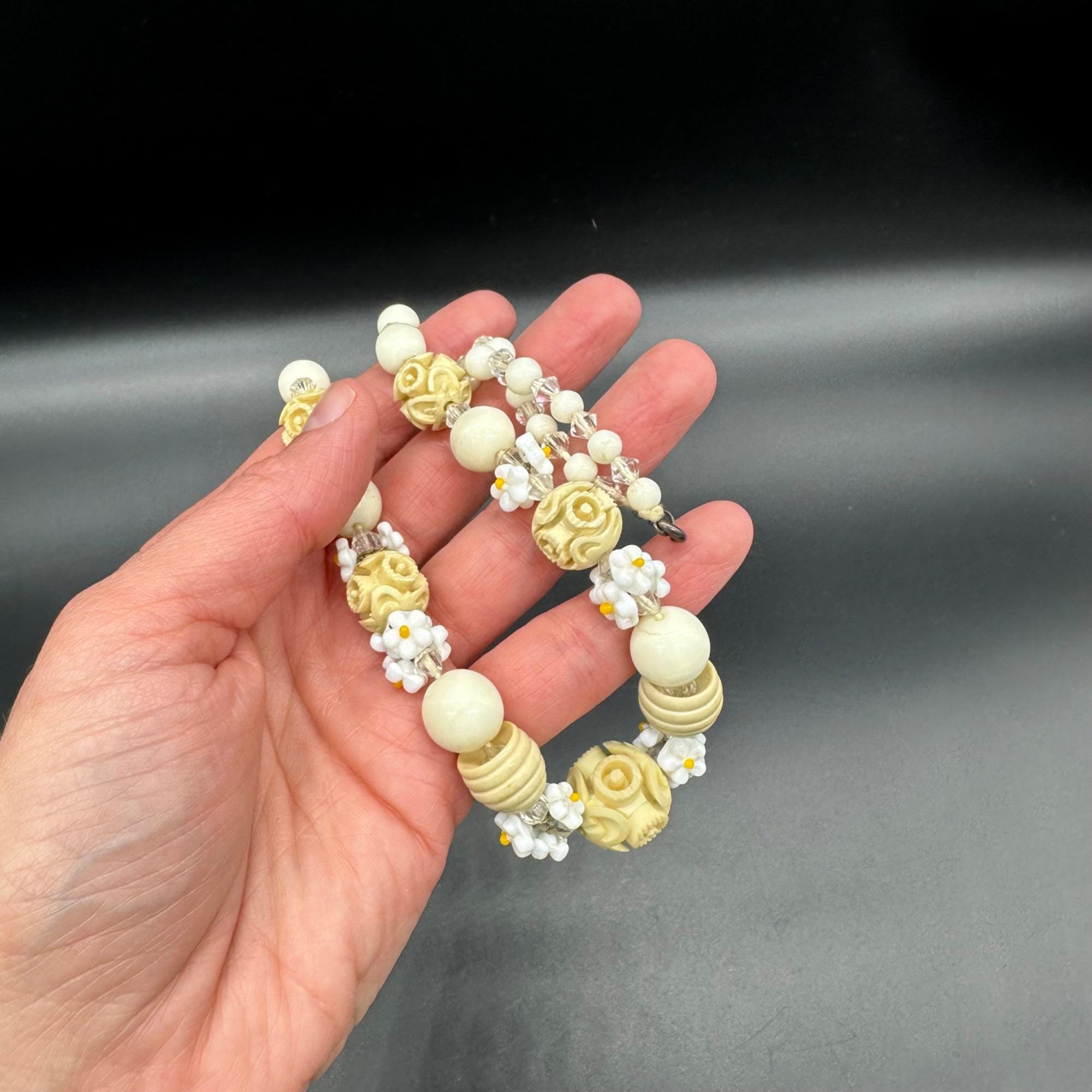 Vintage Beaded Necklace Carved Daisy Flowers Retro Estate