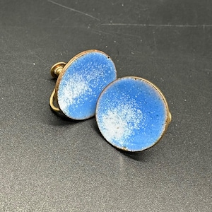 Vintage Screw Back Earrings Blue White Enamel On Copper Round AVM Celestial
