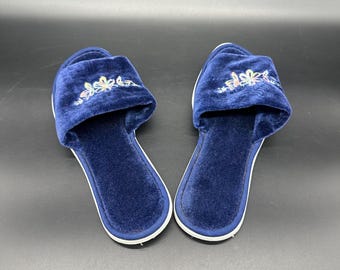 Vintage House Shoes Slippers Womens Medium Blue Floral Embroidery Size 6.5-7.5