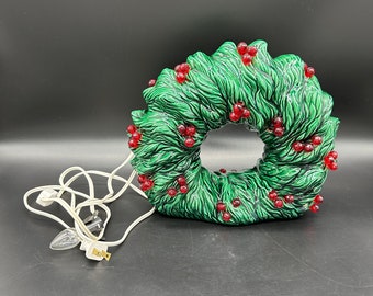 Vintage Christmas Wreath Ceramic Light Lamp Green Red Plastic Bulbs 1986