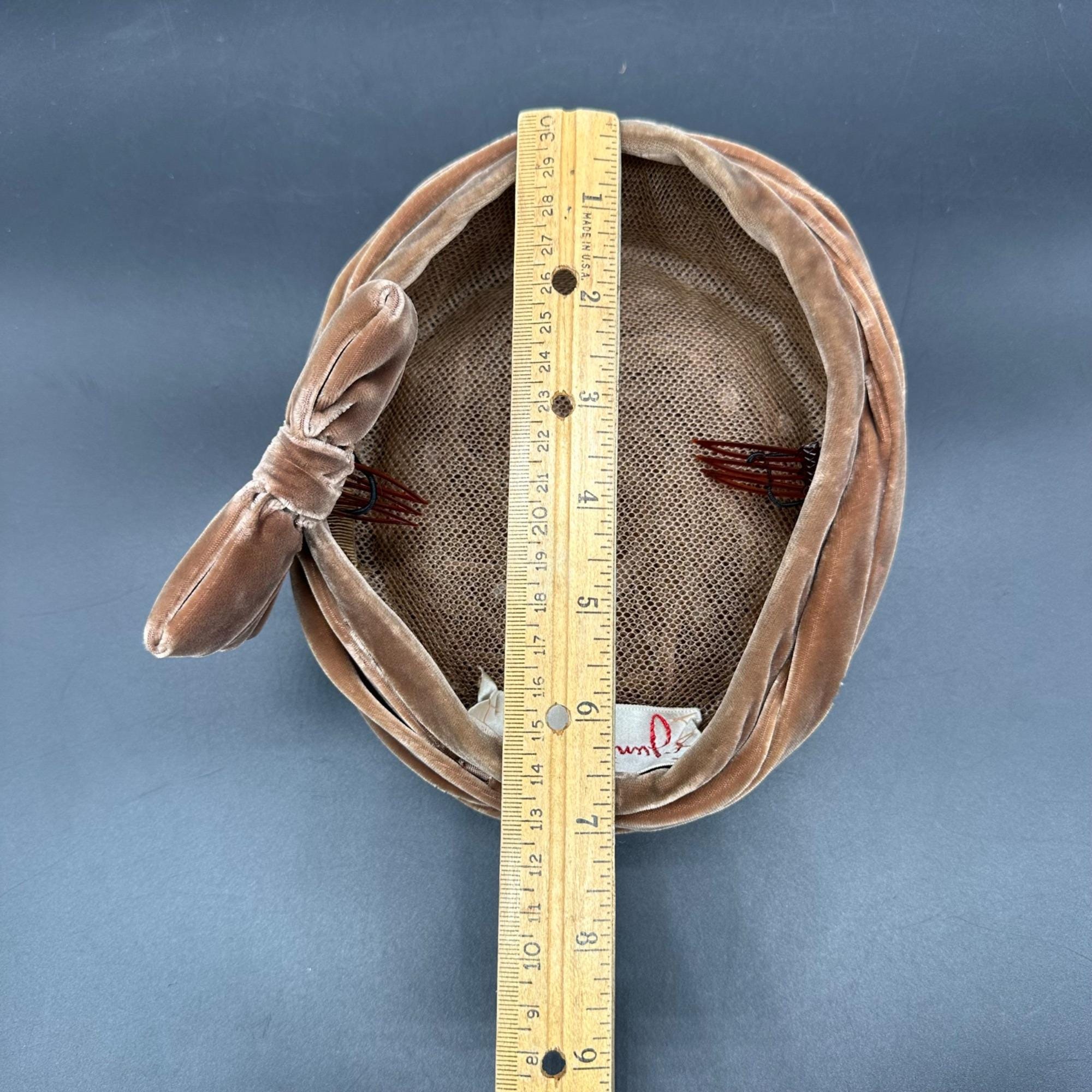 Vintage Pillbox Hat Bow Brown Velvet Junior B Retro Turban Style Mid Century Vintage Light Brown Velvet 50 main image 4