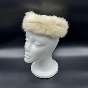 Vintage White Fur Hat Hair Combs Pill Box Ladies Formal Soft Retro Accessory Fascinator