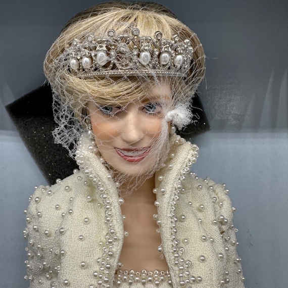 フランクリンミント ダイアナ妃 磁器肖像人形 パールドレス - Etsy 日本